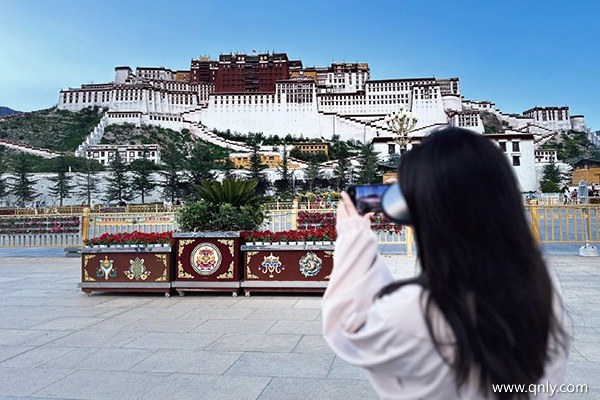 去珠峰旅游大概需要多少钱