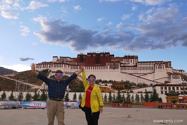 带爸妈跟团去西藏旅游玩一趟要准备多少钱